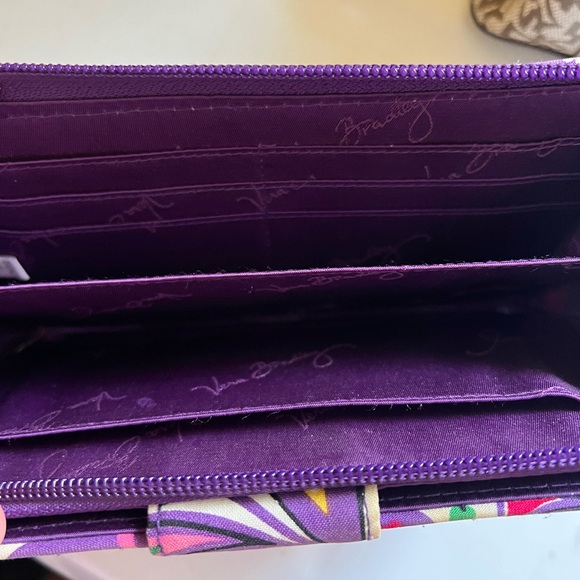 Vera Bradley turnlock wallet in the "Viva La Vera" pattern - Picture 3 of 6